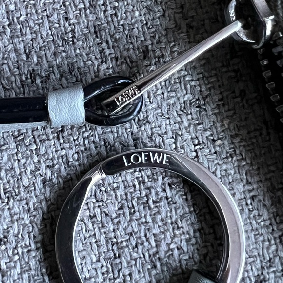 Loewe Puzzle Leather Zip Card Pouch - Picture 11 of 12